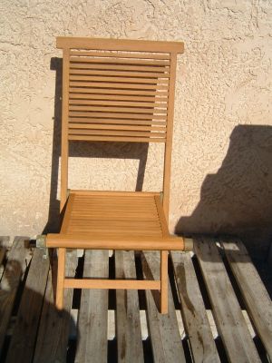 Chaise de jardin restaurée par une couche de cire par SALVAT DECAPAGE 