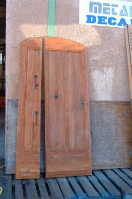 Décapage d'une porte d'entrée en bois sur AIX EN PROVENCE par SALVAT DECAPAGE 