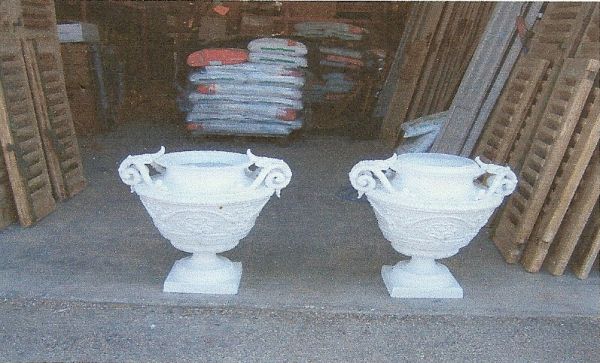 Pots en fonte totalement restaurés par SALVAT DECAPAGE avec peinture époxy blanche